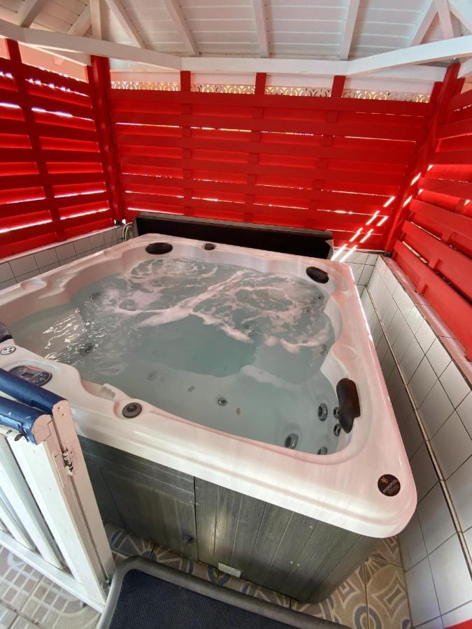 Appartement Moderne A Pointe Noire 36 M² Piscine & Jacuzzi Exterior foto